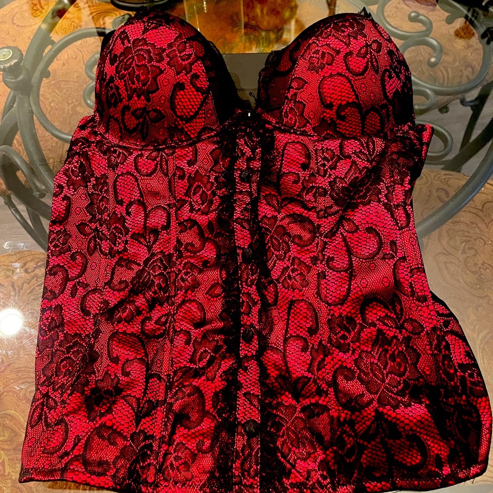 NWT Torrid Plus Size Black With Red Lace and Bustier